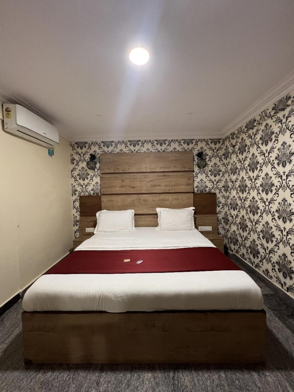 Dreamz Lodge Бангалор Екстериор снимка