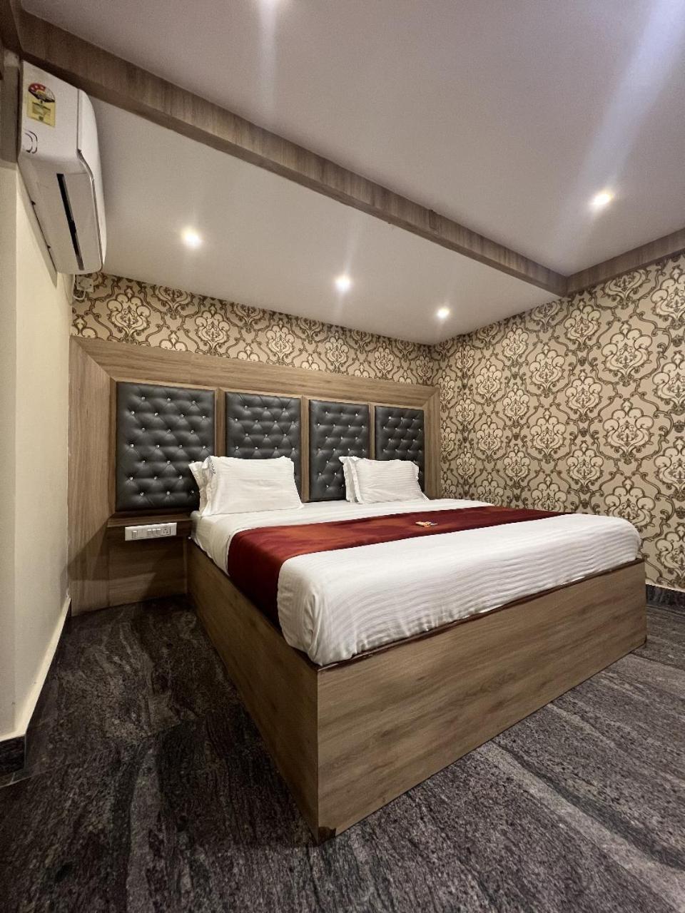 Dreamz Lodge Бангалор Екстериор снимка